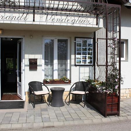 Rembrandt Vendégház Kisbér Exterior foto