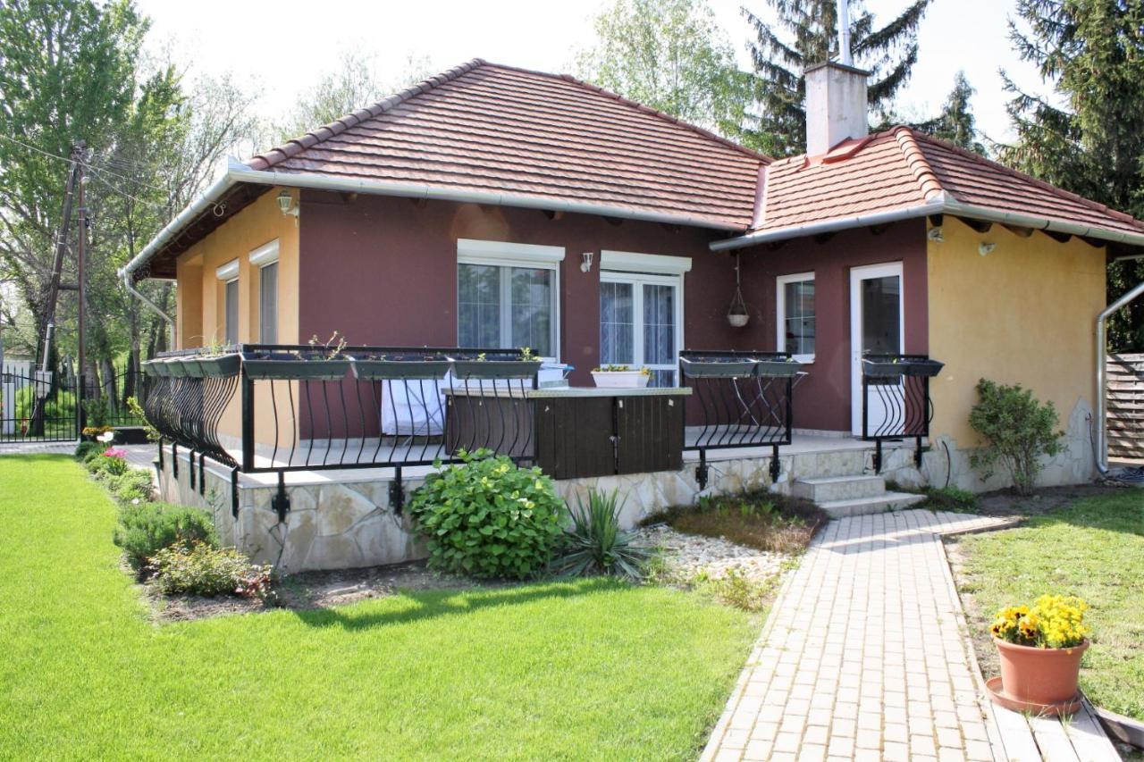 Rembrandt Vendégház Kisbér Exterior foto